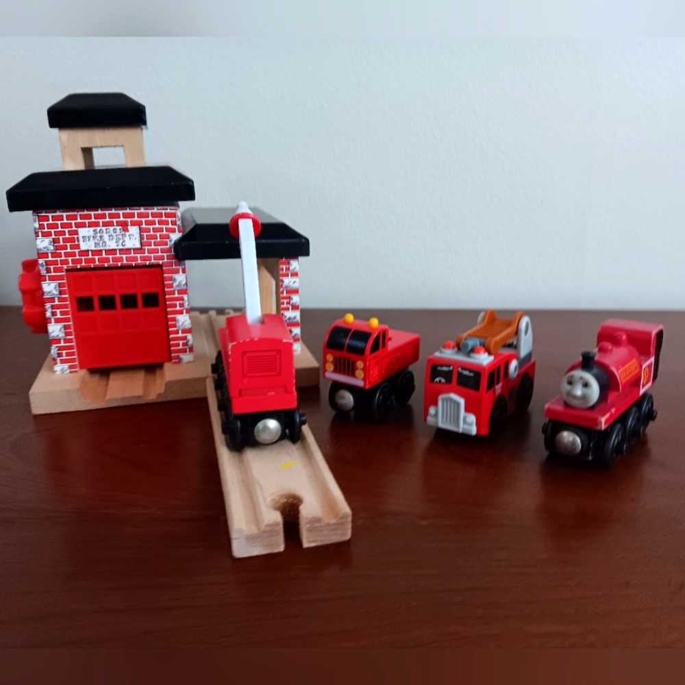 Lot Vintage Thomas Train Sodor Fire Station Dept No. 36 Set Plus Trucks & Train